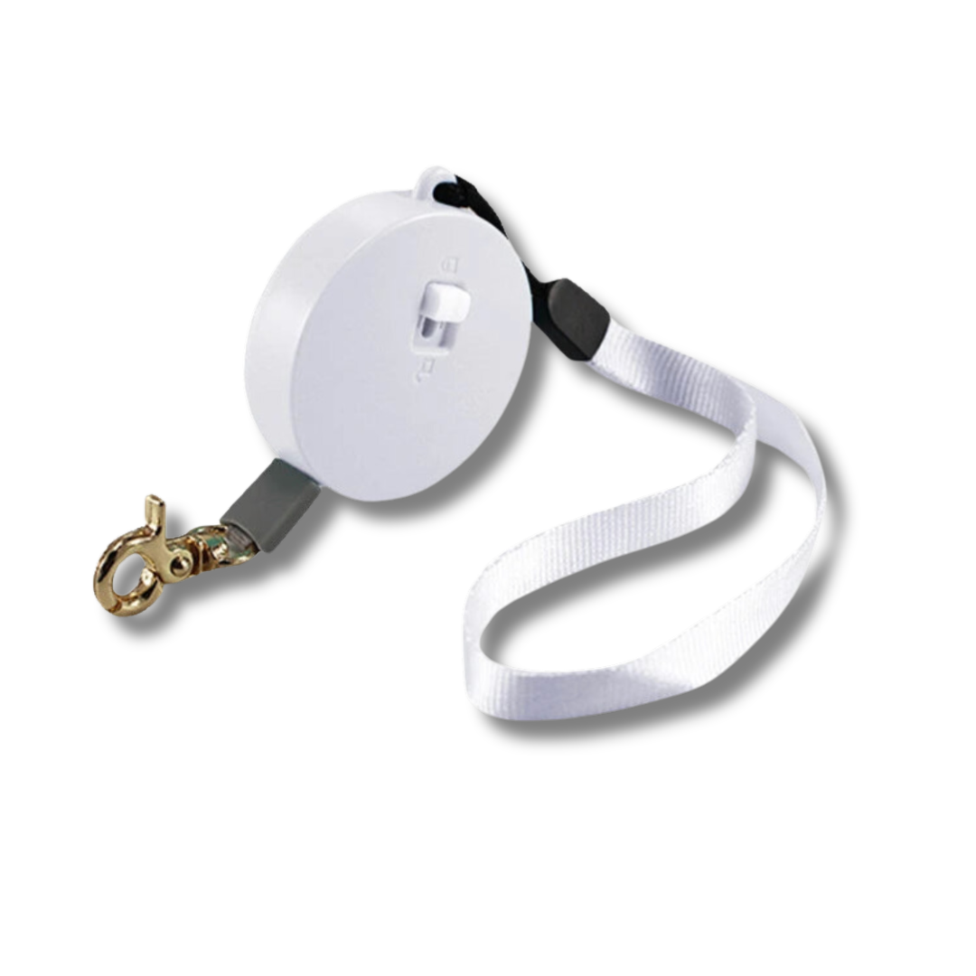 petite-laisse-retractable-pour-chat-blanc