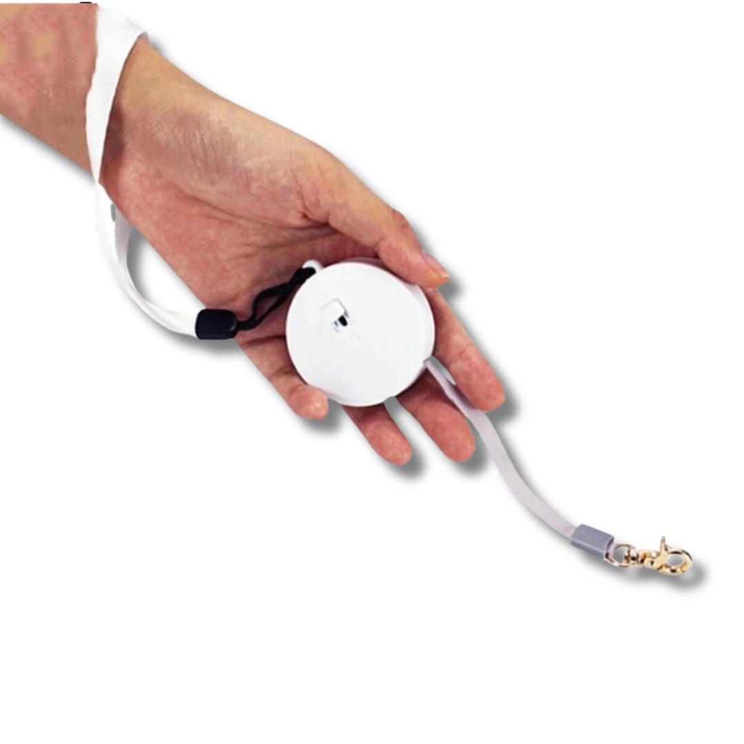 petite-laisse-retractable-pour-chat-blanc